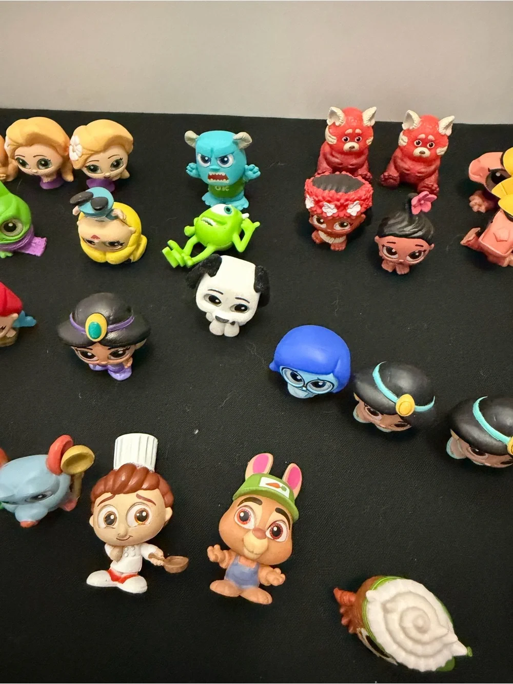 Lot of 110 Doorables